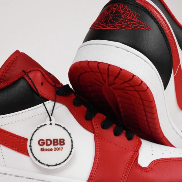 Nike-Air-Jordan-1-Low-Red-Bulls-Chicago-Bulls-Black-Red-White-Authentic