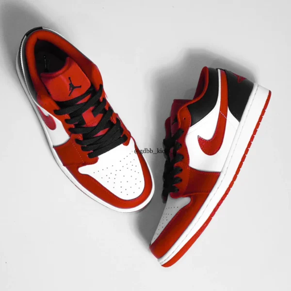 Nike-Air-Jordan-1-Low-Red-Bulls-Chicago-Bulls-Black-Red-White-Authentic