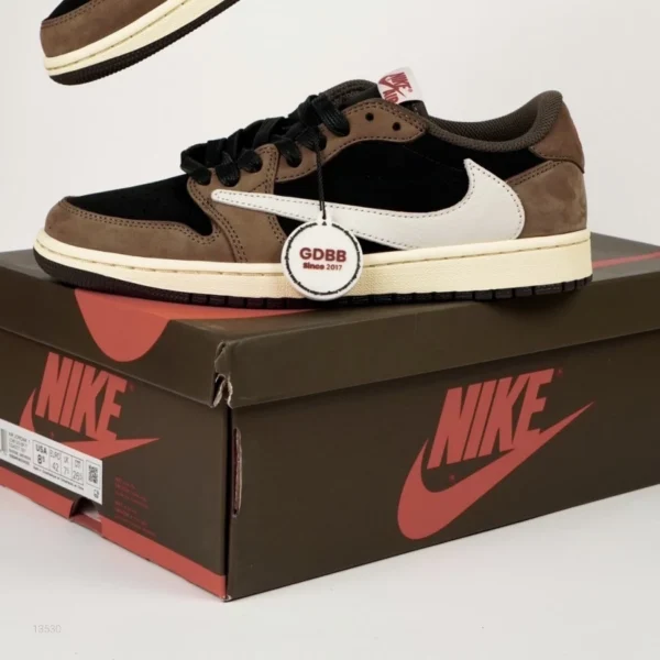 Air-Jordan-1-Low-OG-x-Travis-Scott-Dark-Brown-Black-White-authentic