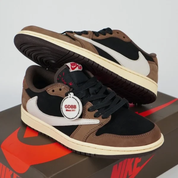 Air-Jordan-1-Low-OG-x-Travis-Scott-Dark-Brown-Black-White-authentic