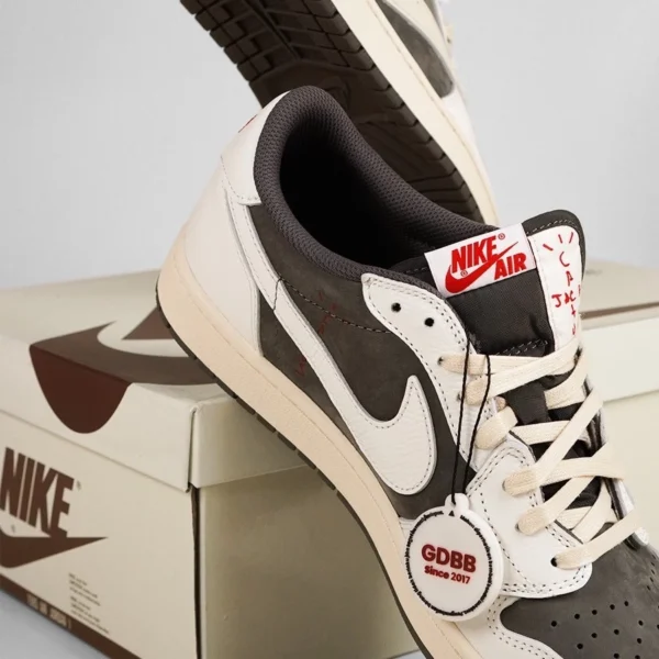 Air-Jordan-1-Low-x-Travis-Scott-Reverse-Mocha-Brown-White-Authentic
