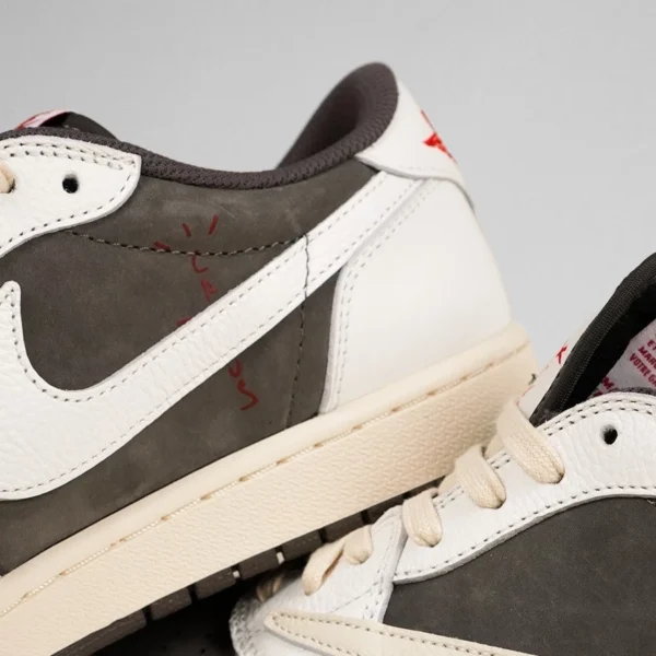 Air-Jordan-1-Low-x-Travis-Scott-Reverse-Mocha-Brown-White-Authentic