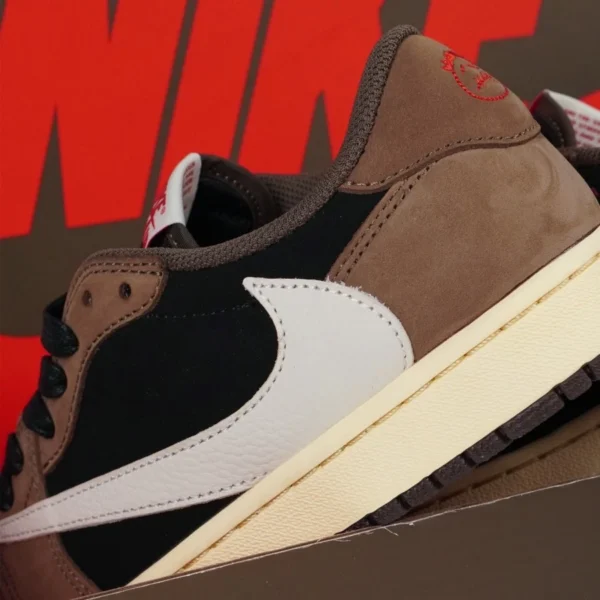 Air-Jordan-1-Low-OG-x-Travis-Scott-Dark-Brown-Black-White-authentic
