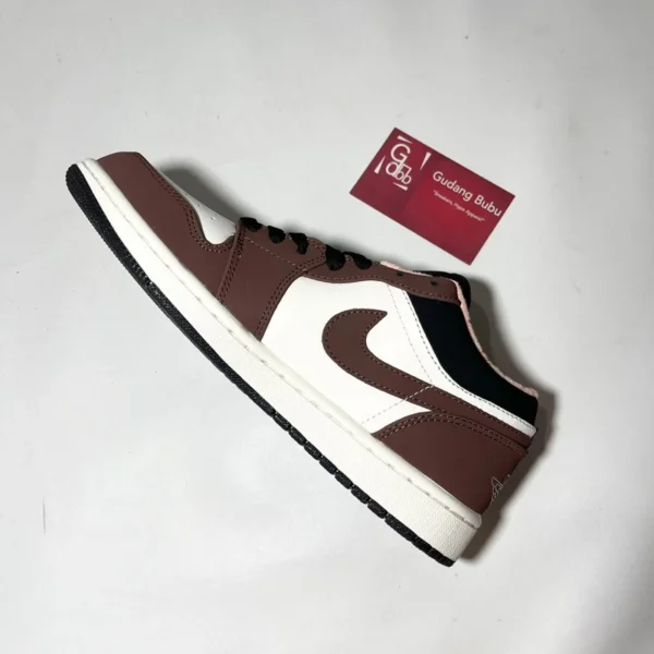 Air-Jordan-1-Low-SE-Mocha-Brown-White-Black-Authentic