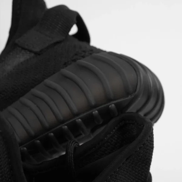 Adidas-Yeezy-350-Boost-V2-Black-Onyx-2022-Allblack-Tripleblack