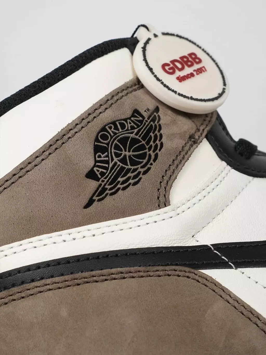 Sepatu-Jordan-1-Retro-OG-High-Dark-Mocha-Brown-Black-White-Authentic