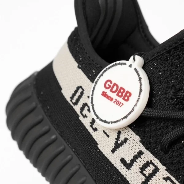 Adidas-Yeezy-350-Boost-V2-Black-Oreo-2022-Coreblack-White-Authentic