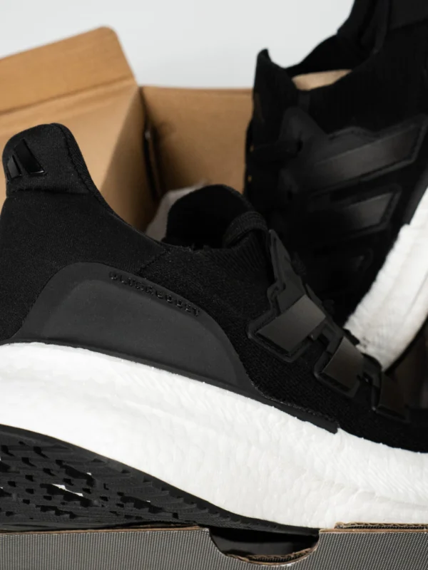 Sepatu-Adidas-Ultraboost-5-Coreblack-Sneakers-Authentic