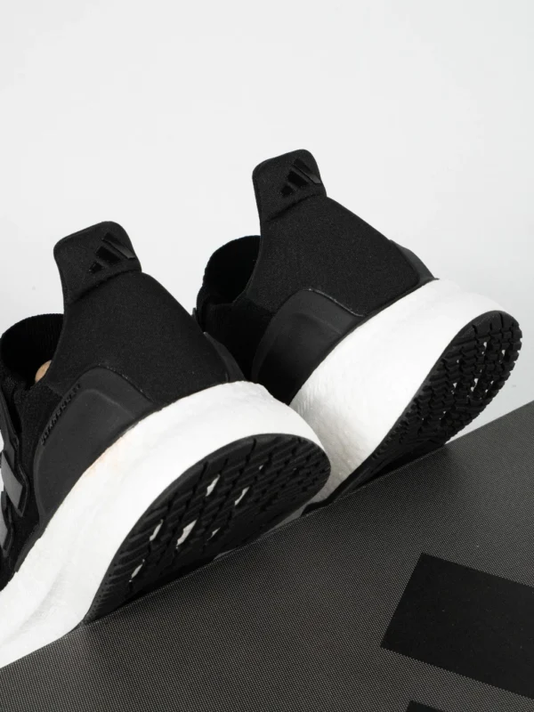 Sepatu-Adidas-Ultraboost-5-Coreblack-Sneakers-Authentic