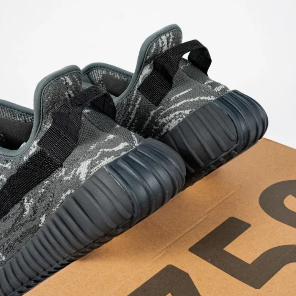 Sepatu-Adidas-Yeezy-350-Boost-V2-MX-Dark-Salt-Black-Sneakers-Authentic