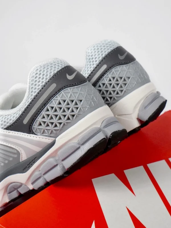 sepatu-zoom-vomero-5-earth-grey-sneakers-authentic