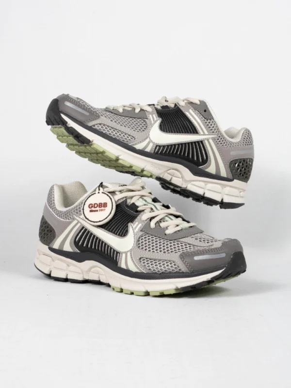 sepatu-zoom-vomero-5-cobblestone-grey-sail-sneakers-authentic