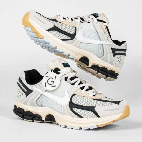 sepatu-zoom-vomero-5-supersonic-light-bone-black-sneakers-authentic