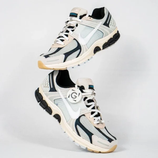 sepatu-zoom-vomero-5-supersonic-light-bone-black-sneakers-authentic