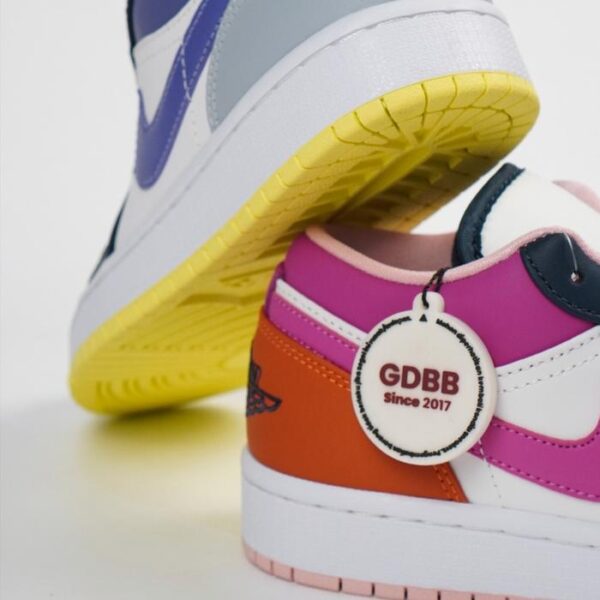 air-jordan-1-low-se-mismatched-purple-magenta-authentic