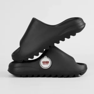 yeezy-slide-black-onyx-utility-allblack-slides