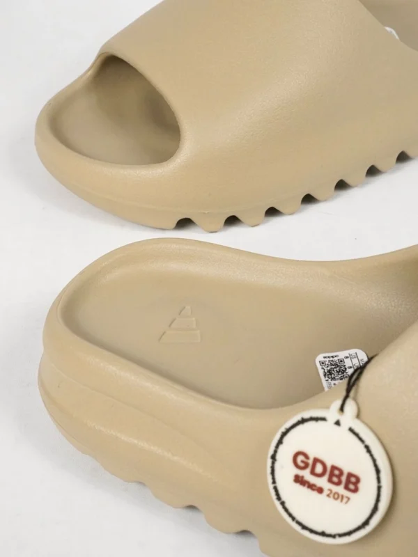 yeezy-slide-desert-sand-white-sand-slides