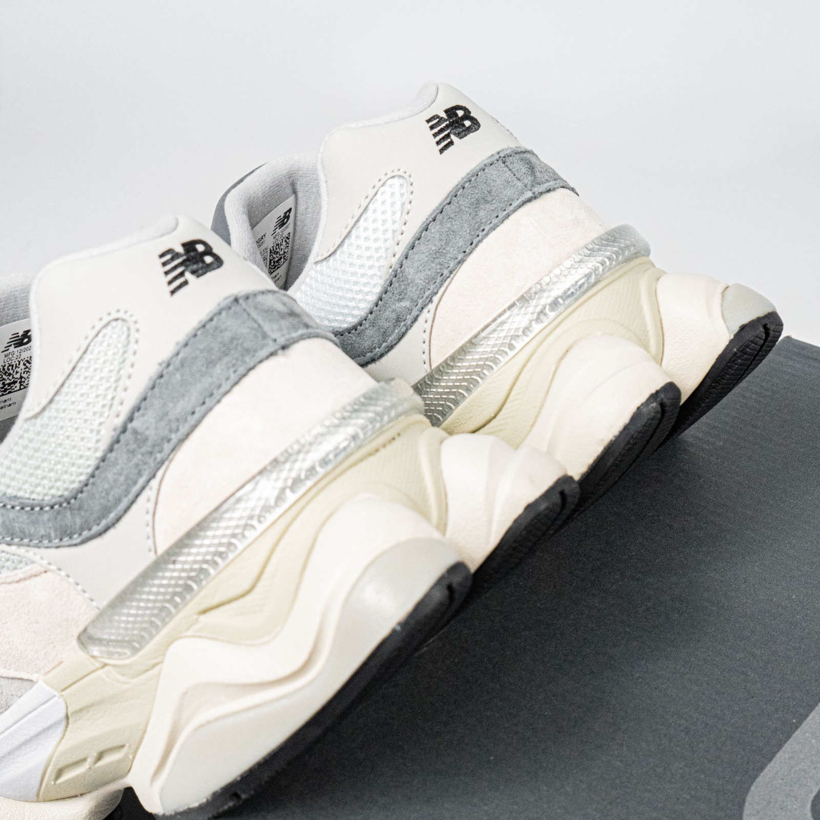 Sepatu New Balance NB 9060 Rain Cloud Grey Sneakers Authentic - Image 3