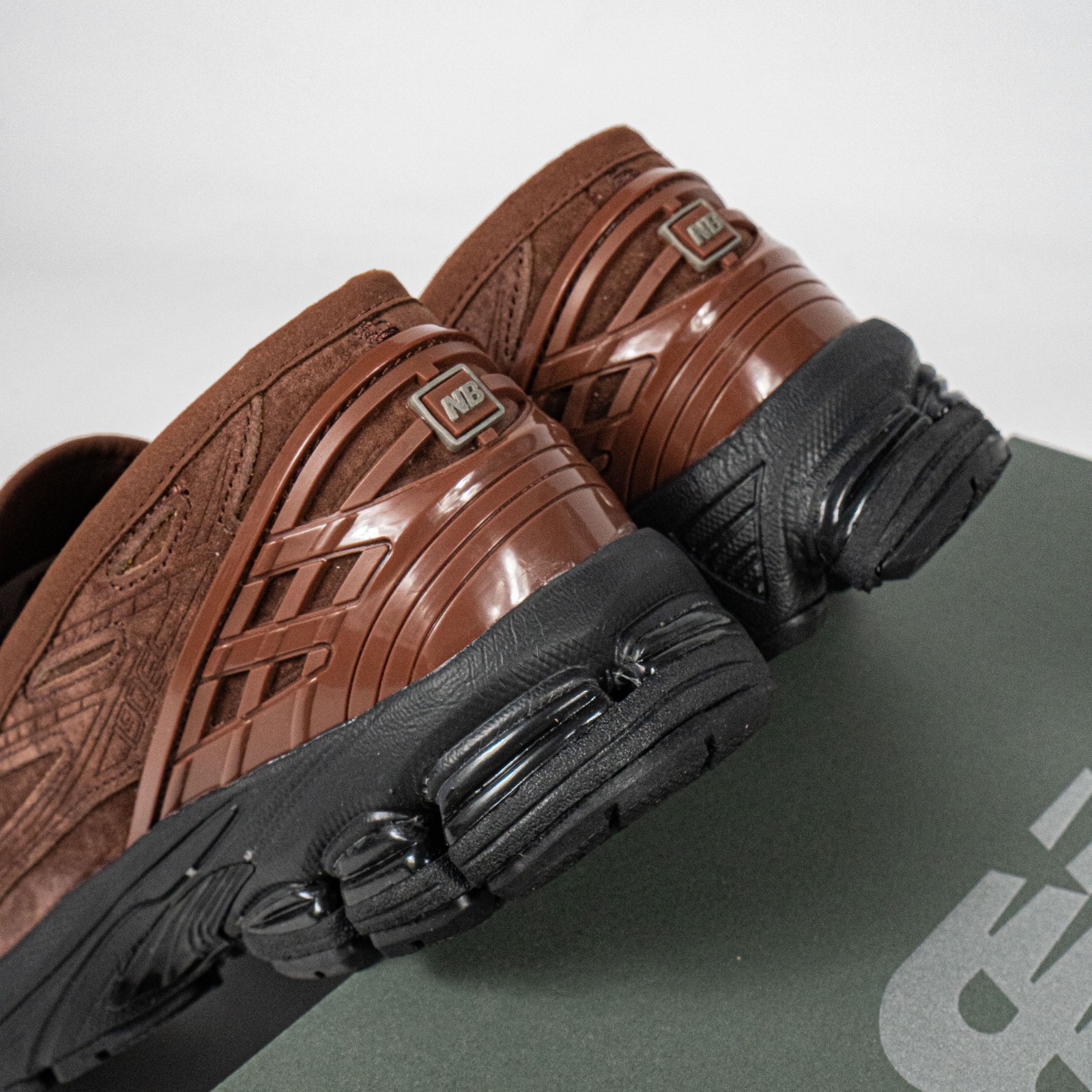 Sepatu New Balance NB 1906L Loafers Rich Oak Brown Black Cement Sneakers Authentic - Image 2