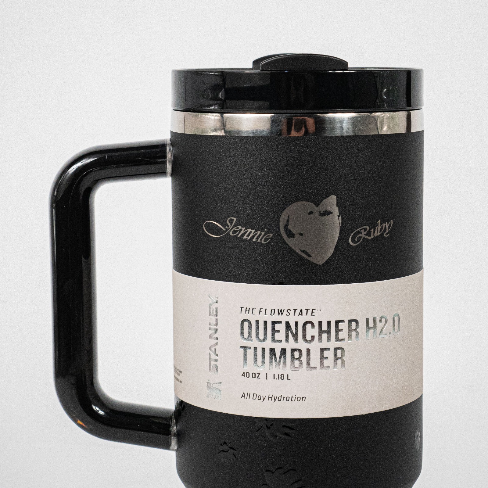 Botol Tumbler Side Grip Stanley x Jennie THE QUENCHER H2.0 Midnight Ruby 40 oz 1.183 ml Stainless Steel Tahan Panas Dingin BPA FREE - Image 3
