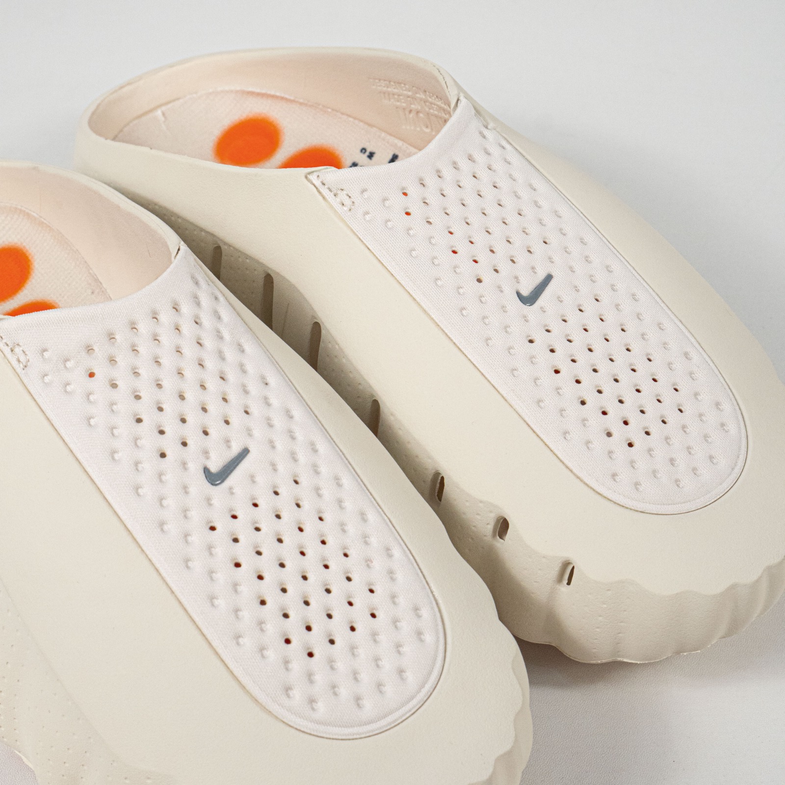 Sandal Nike Mind 001 Light Bone Chrome Sendal Pria Wanita - Image 2