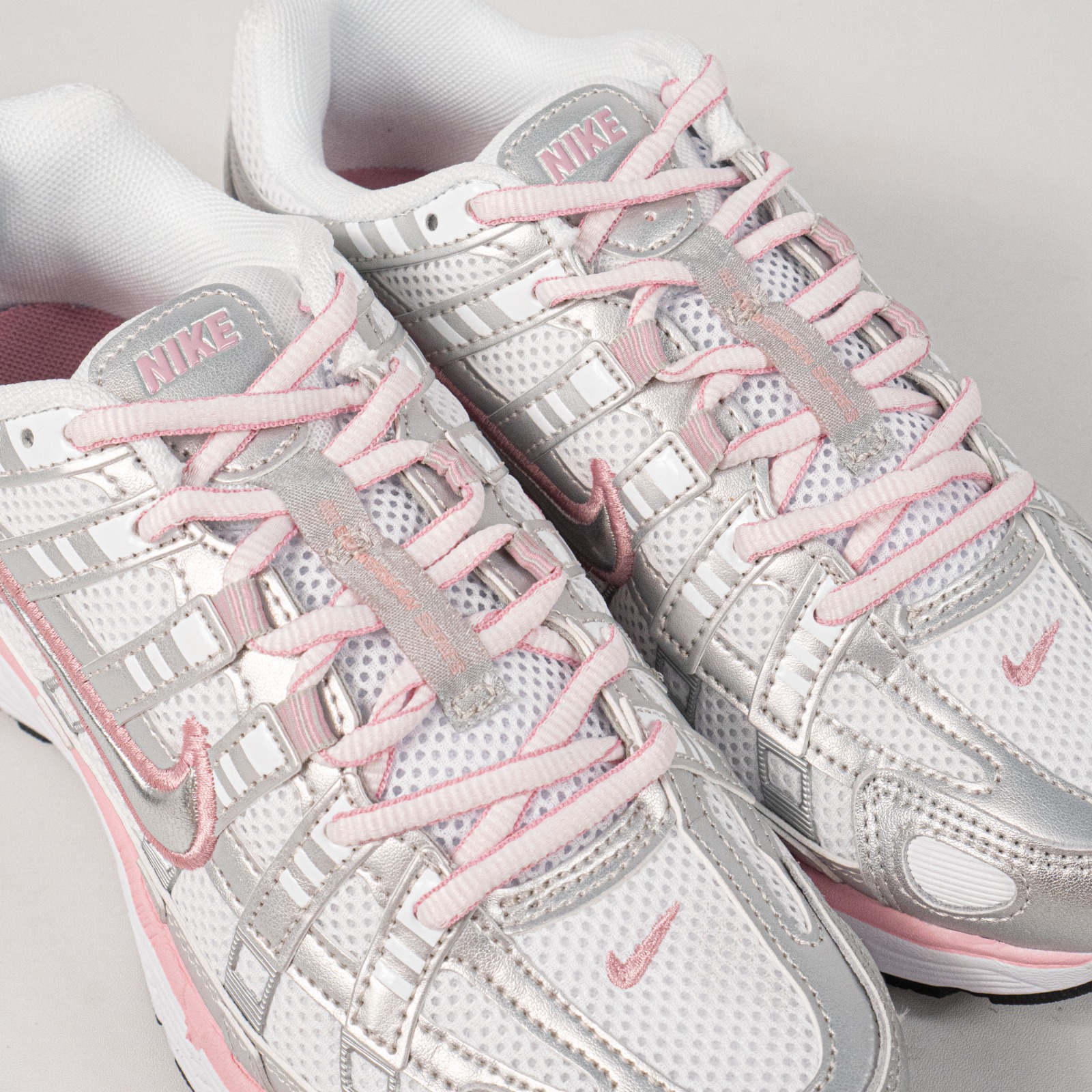 Sepatu Nike P6000 P-6000 White Elemental Pink Black Metallic Sneakers Casual Unisex Sepatu Olahraga Gym Joging Pria Wanita - Image 2