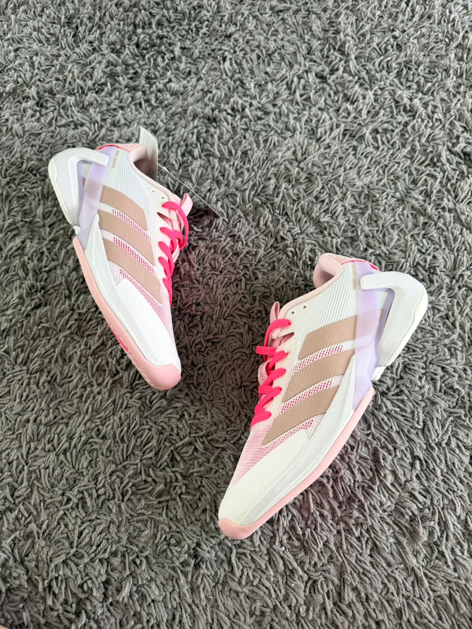 Sepatu Adidas Adizero Ubersonic 5 Cloud White Lucid Pink Casual Olahraga Outdoor Indoor Running Sneakers Authentic - Image 2